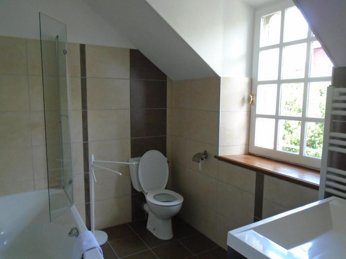 Maison Des Isles Bed & Breakfast Saint Hilaire du Harcouet Bagian luar foto